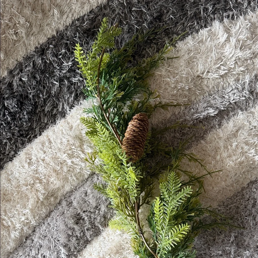 Pine & Pinecone Faux Garland - Green